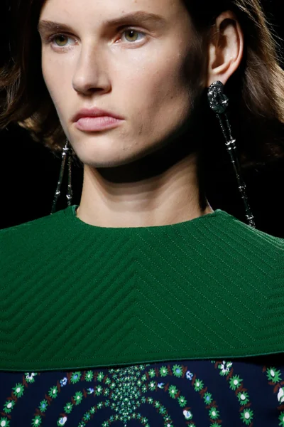 Look 125